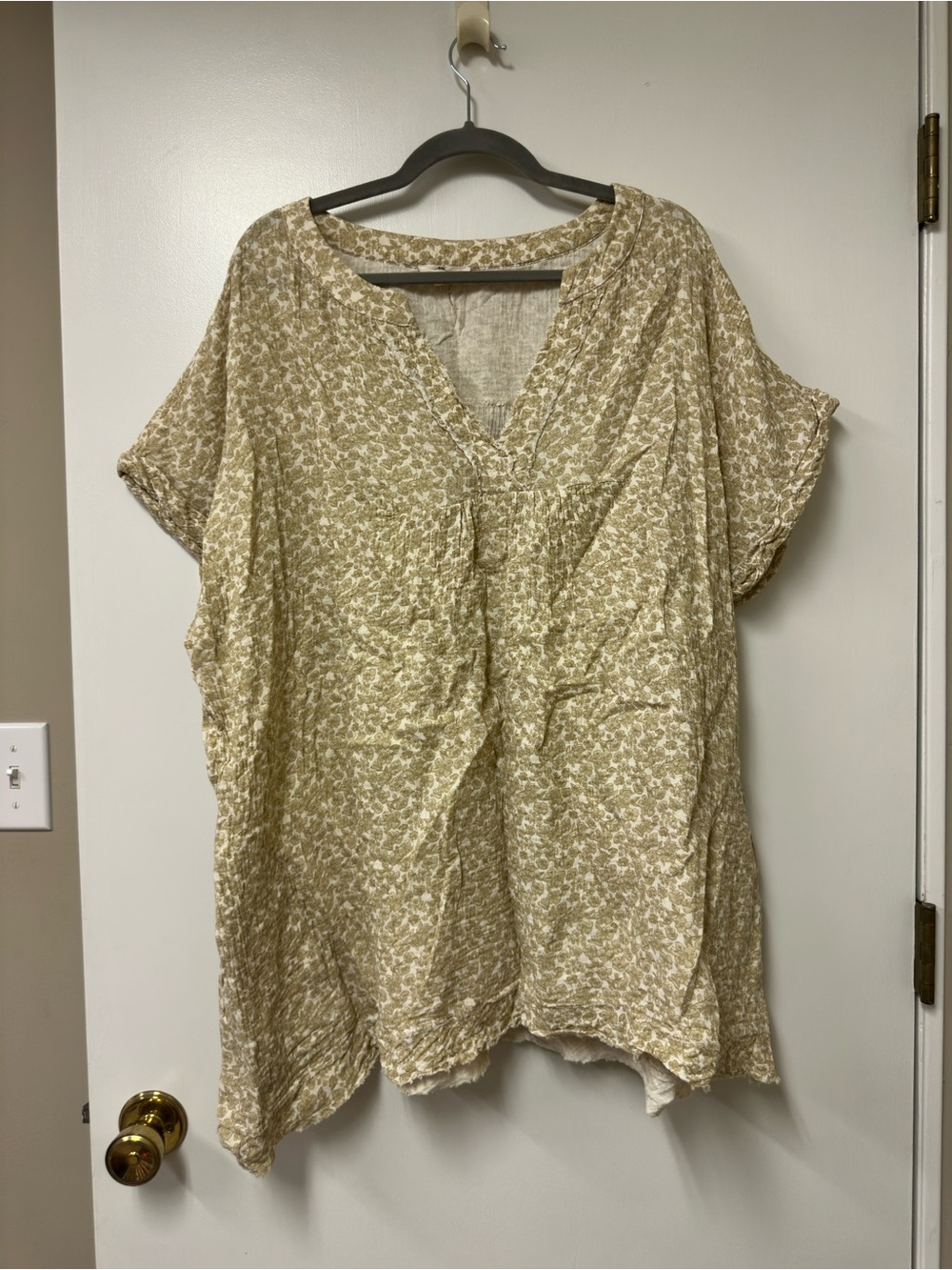 entro Cream and Tan Floral V-Neck Tunic
